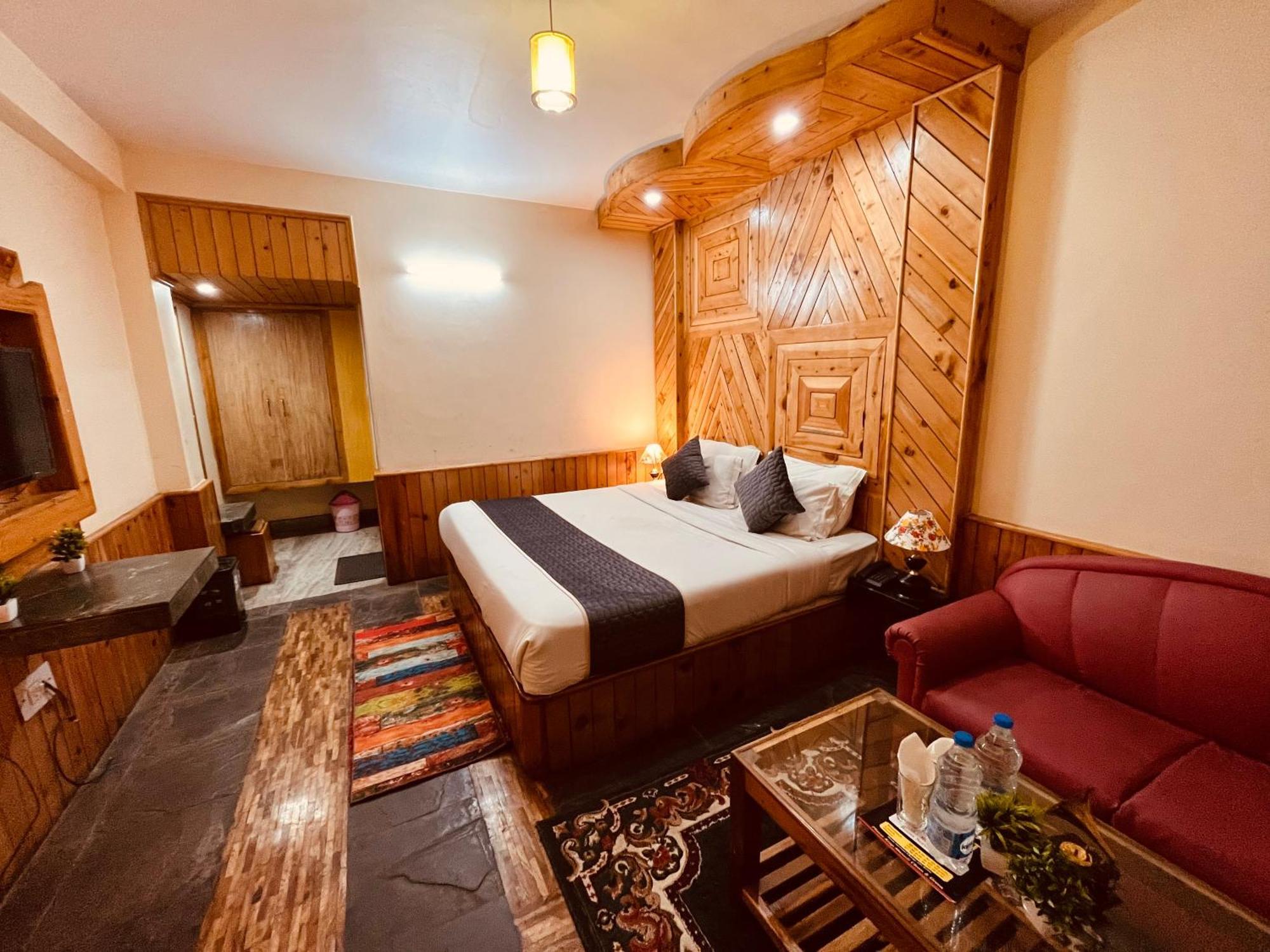 Snow Clad Riverview Hotel & Resort, Manali 외부 사진