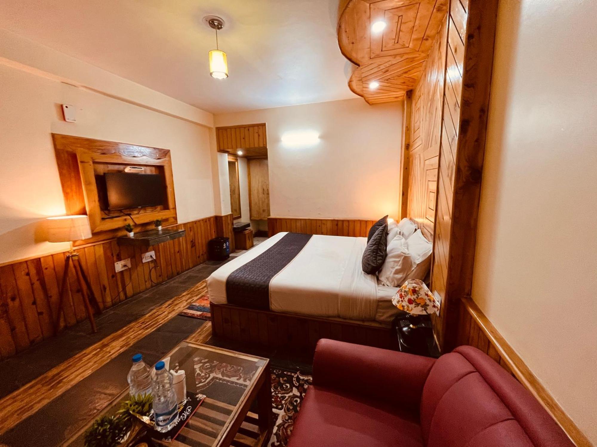 Snow Clad Riverview Hotel & Resort, Manali 외부 사진