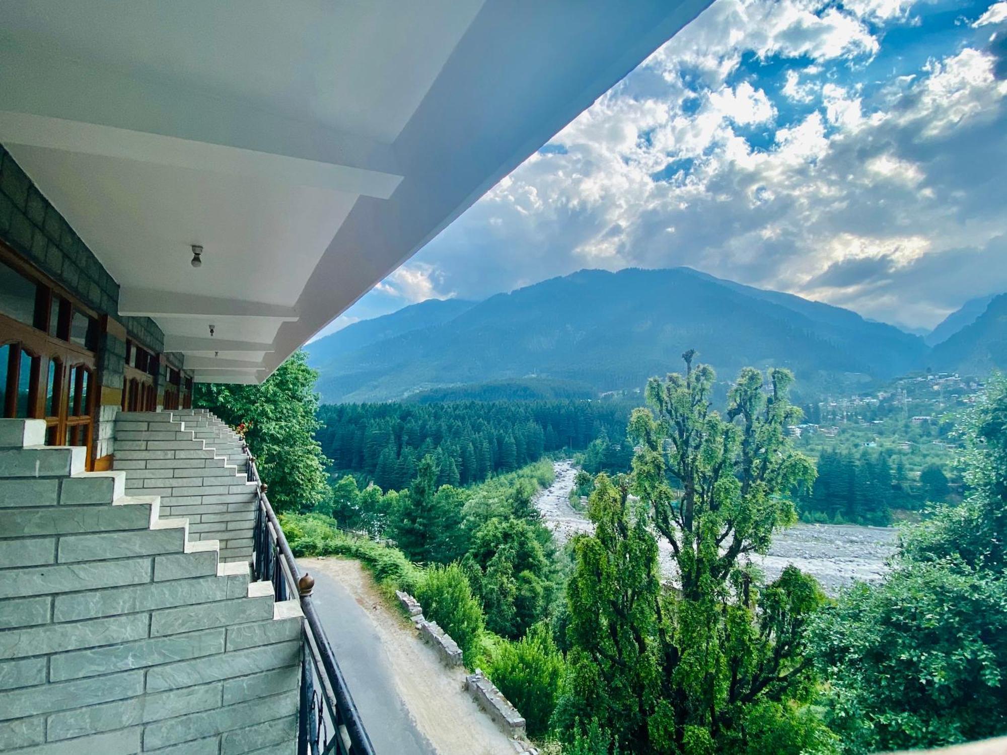 Snow Clad Riverview Hotel & Resort, Manali 외부 사진
