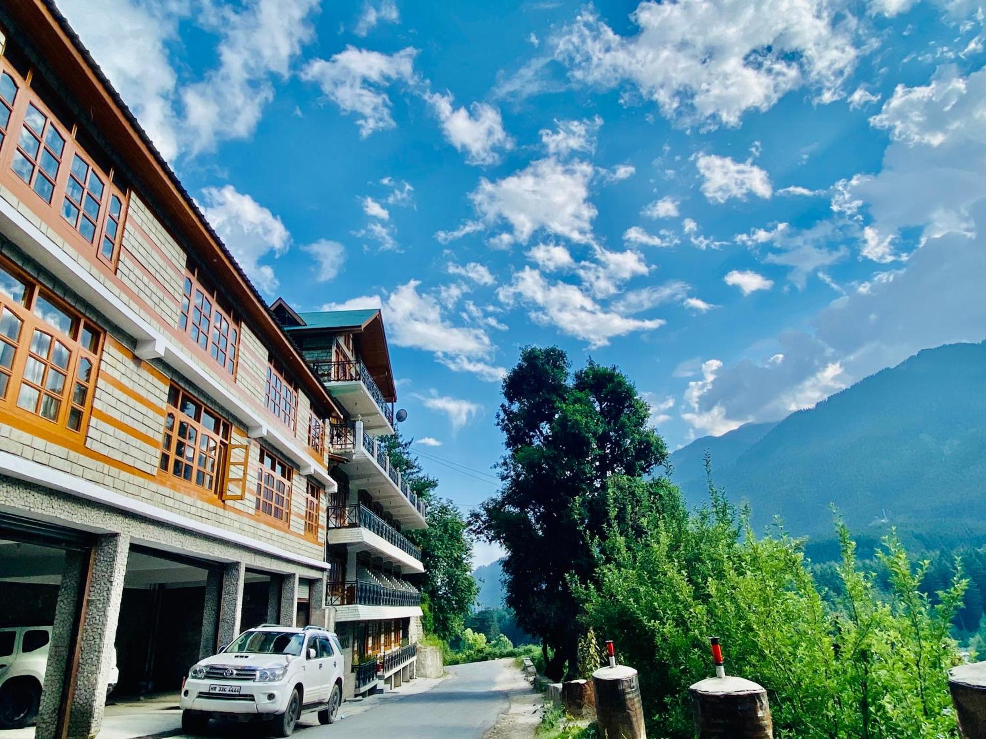 Snow Clad Riverview Hotel & Resort, Manali 외부 사진